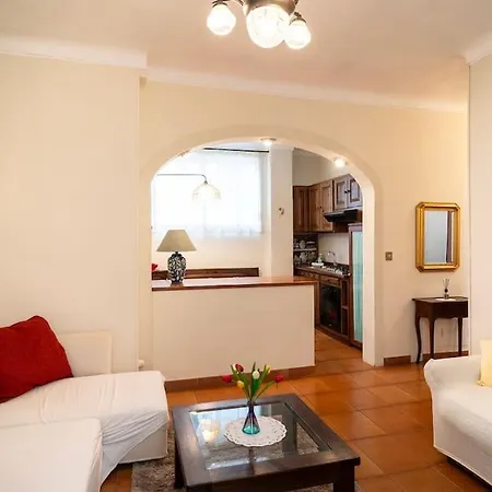 Hostfacile - Inglesi - 3 Bedrooms - Wifi شقة